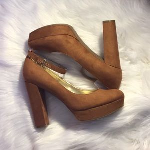GUESS CHESTNUT PLATFORM CHUNKY HEELS